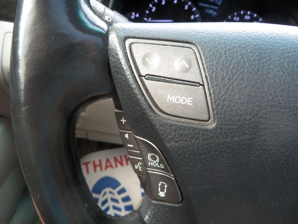 Lexus LS 460  2010
