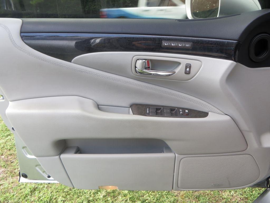 Lexus LS 460  2010