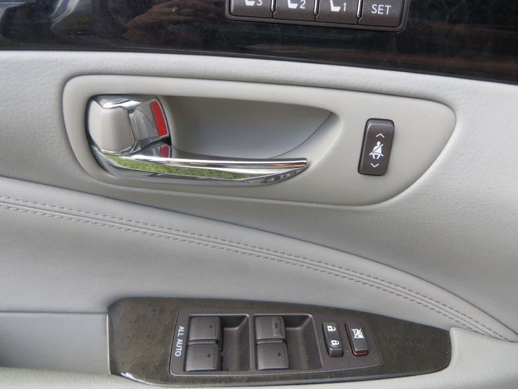 Lexus LS 460  2010
