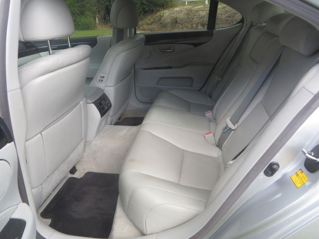 Lexus LS 460  2010
