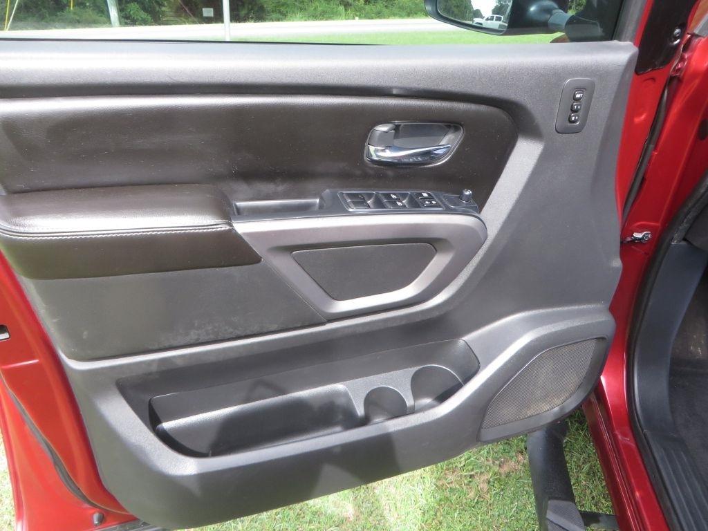 Nissan Titan  2015