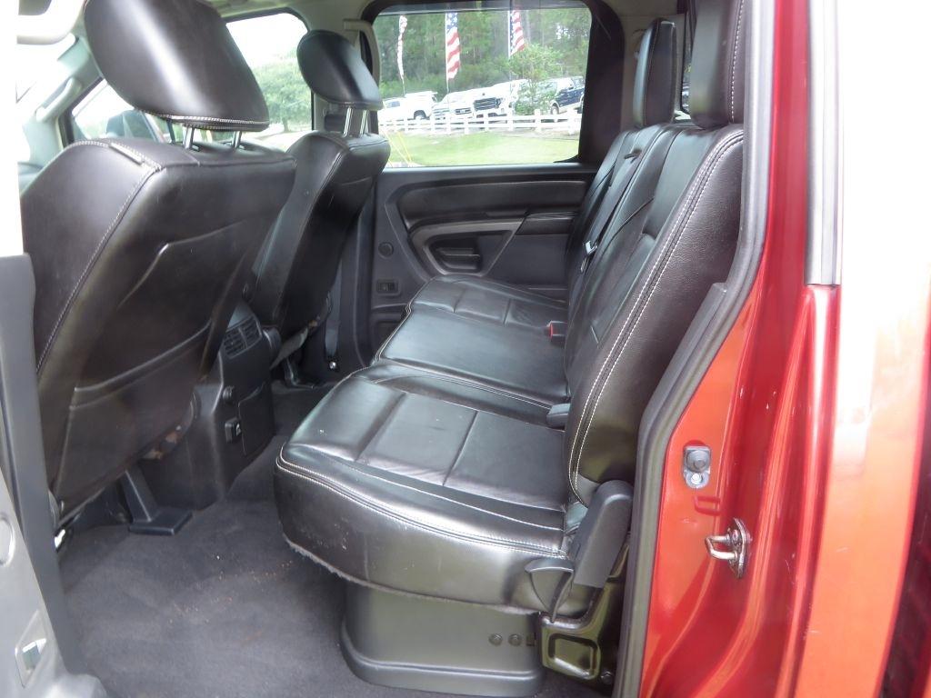 Nissan Titan  2015