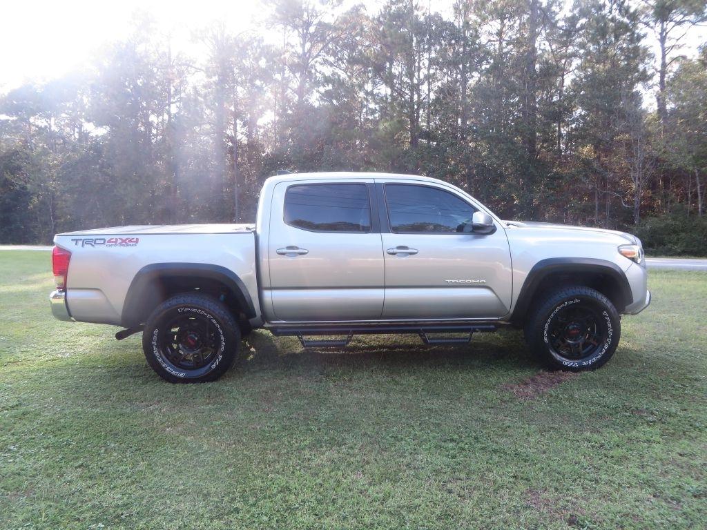 Toyota Tacoma  2017