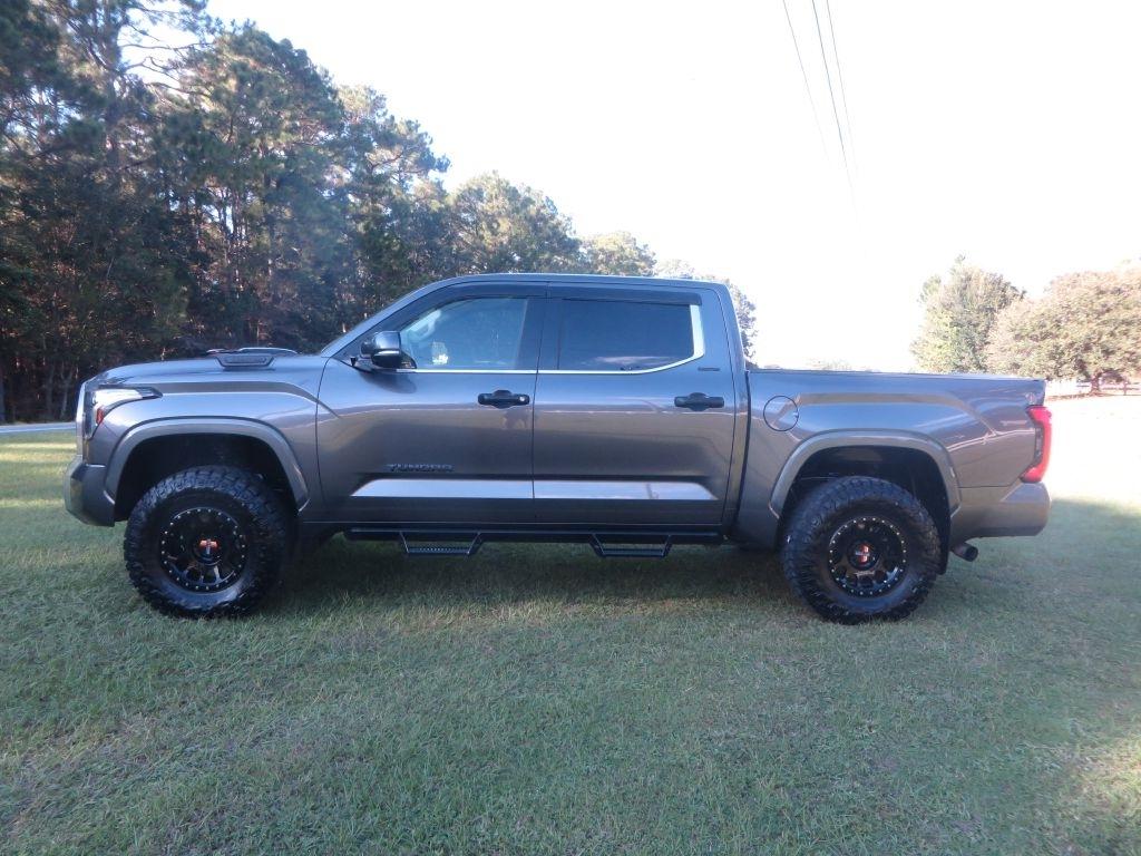Toyota Tundra 4WD  2022