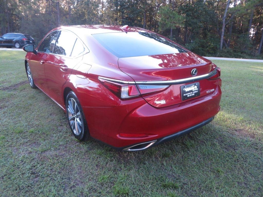 Lexus ES  2021