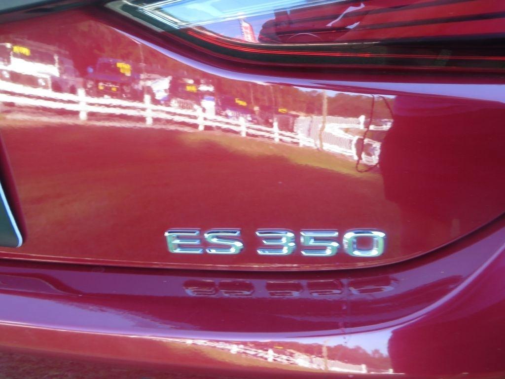 Lexus ES  2021