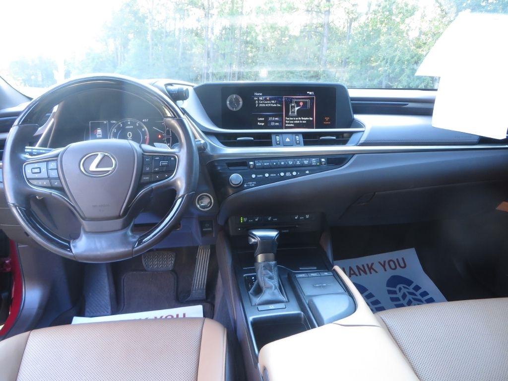 Lexus ES  2021