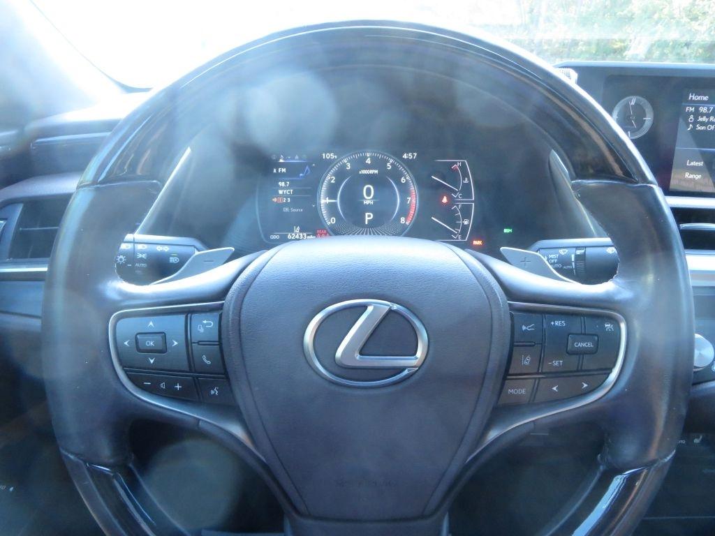 Lexus ES  2021