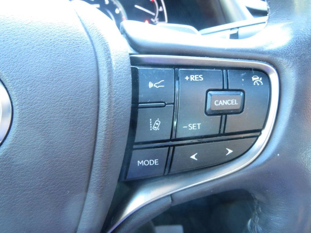 Lexus ES  2021