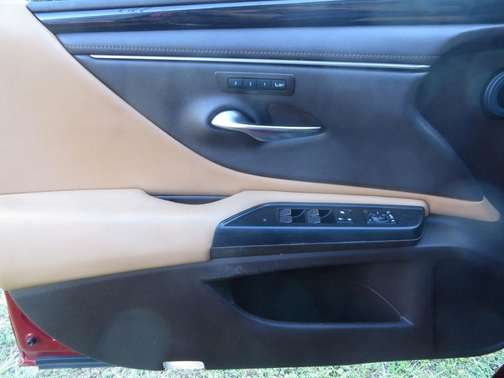 Lexus ES  2021