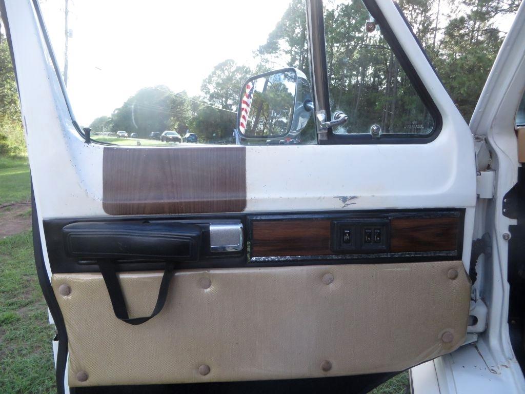 Dodge Ram Van B350 1989