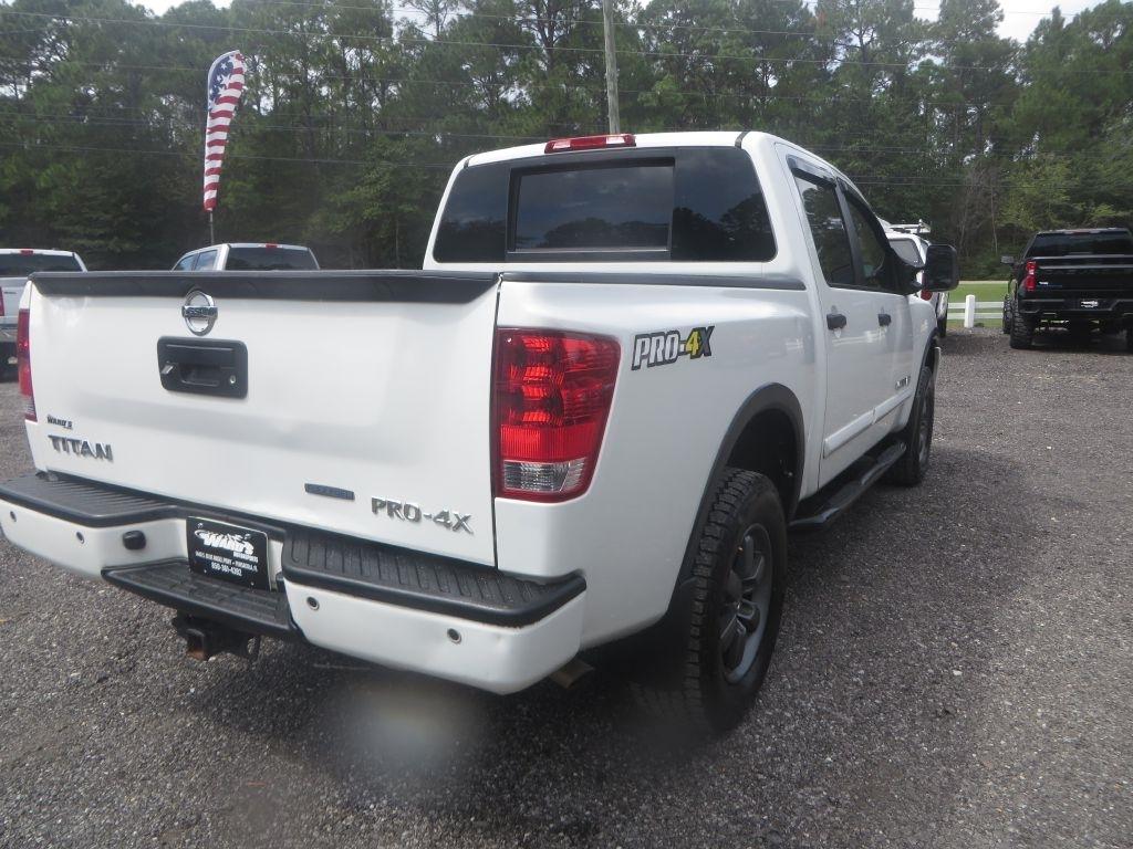 Nissan Titan PRO-4X 4WD 2015