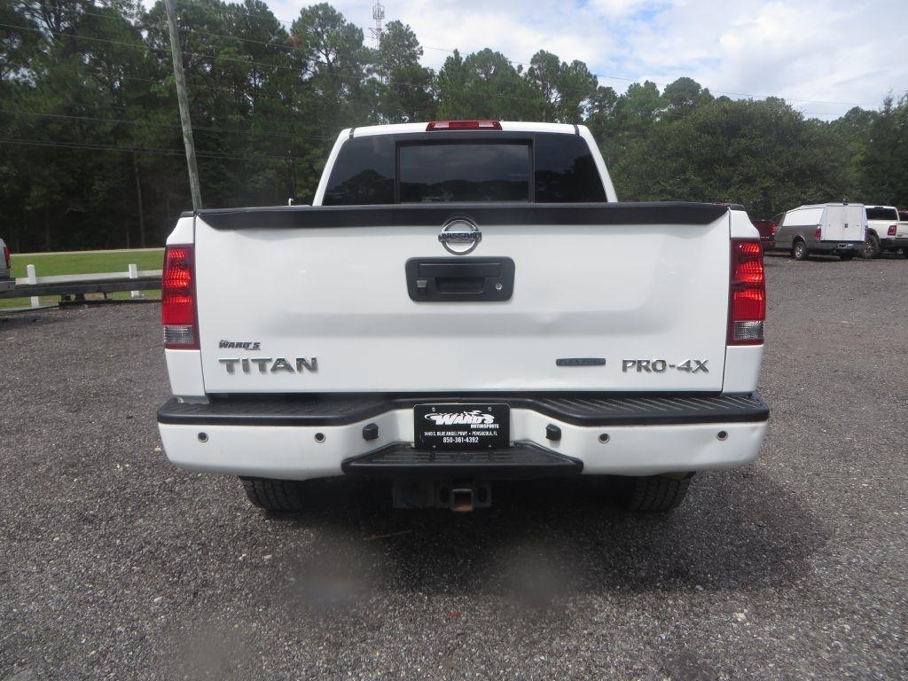 Nissan Titan PRO-4X 4WD 2015