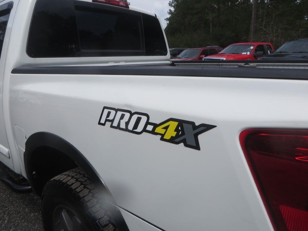 Nissan Titan PRO-4X 4WD 2015