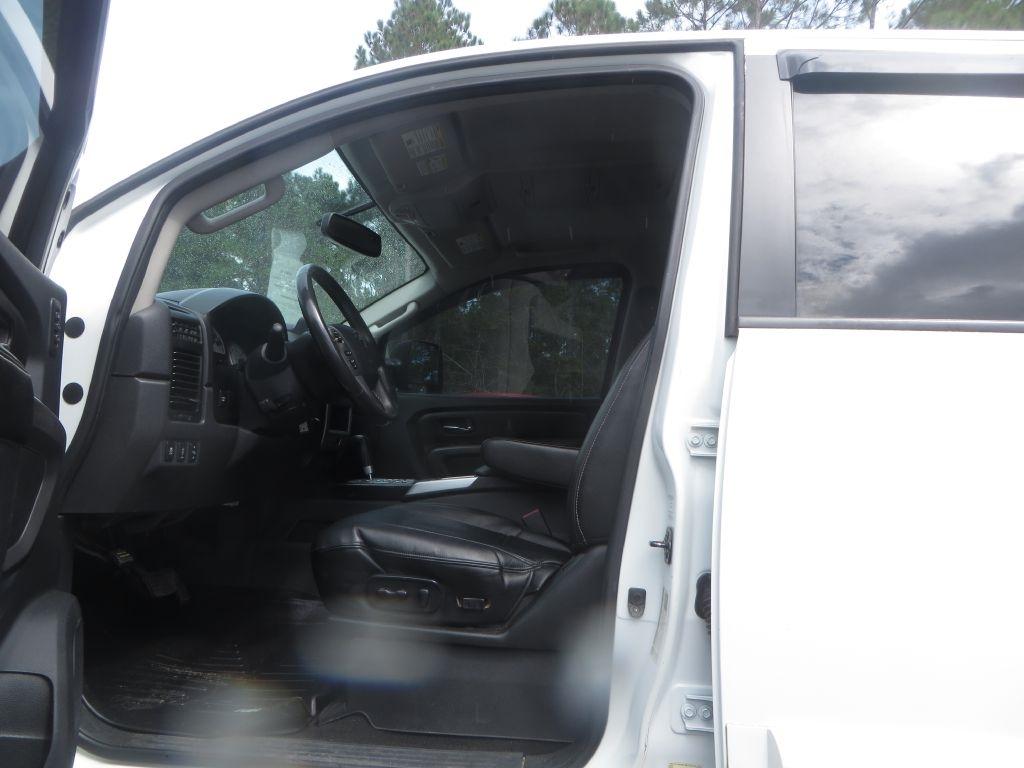 Nissan Titan PRO-4X 4WD 2015