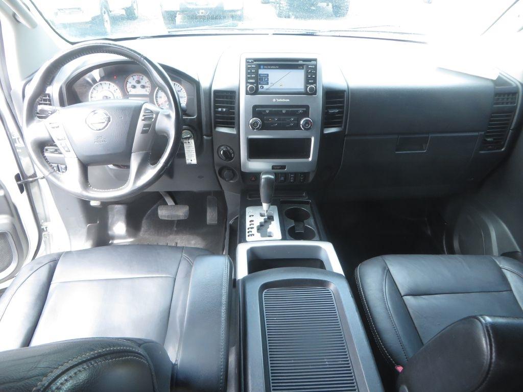 Nissan Titan PRO-4X 4WD 2015