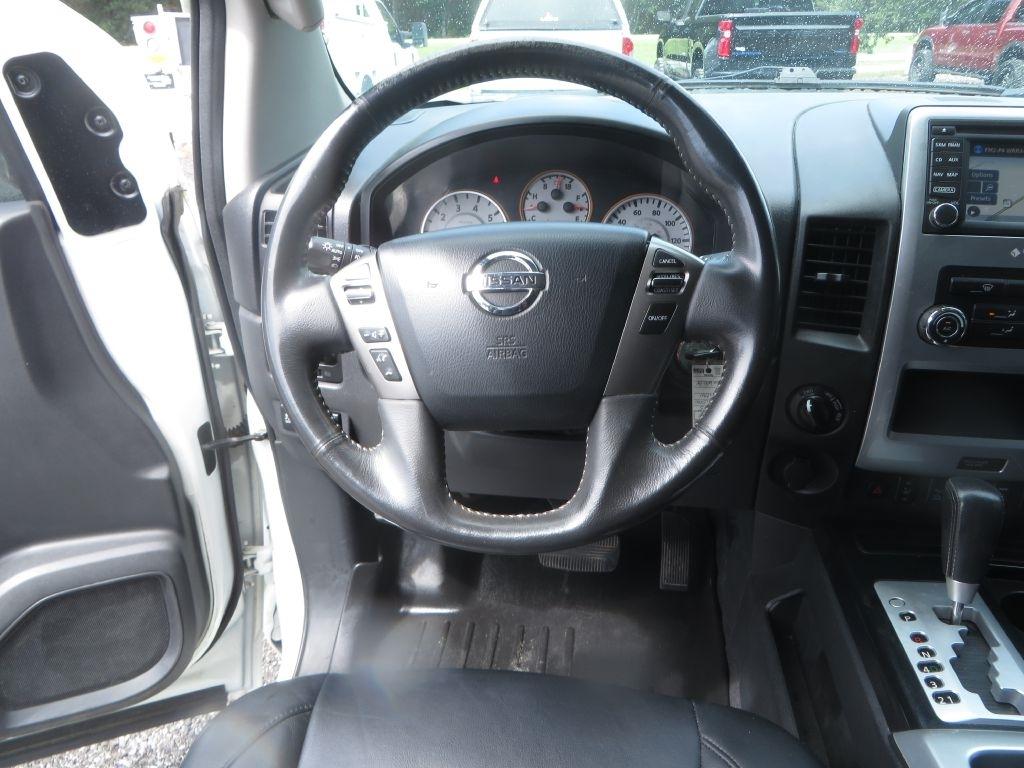 Nissan Titan PRO-4X 4WD 2015