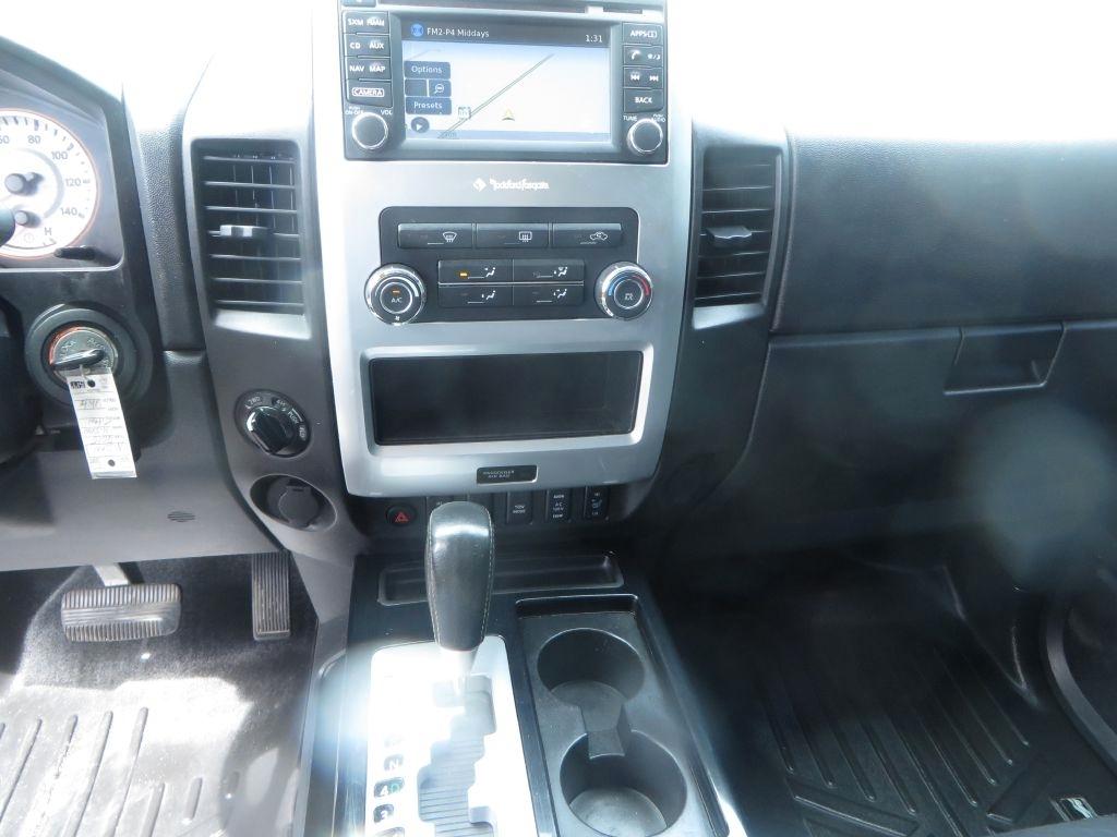 Nissan Titan PRO-4X 4WD 2015