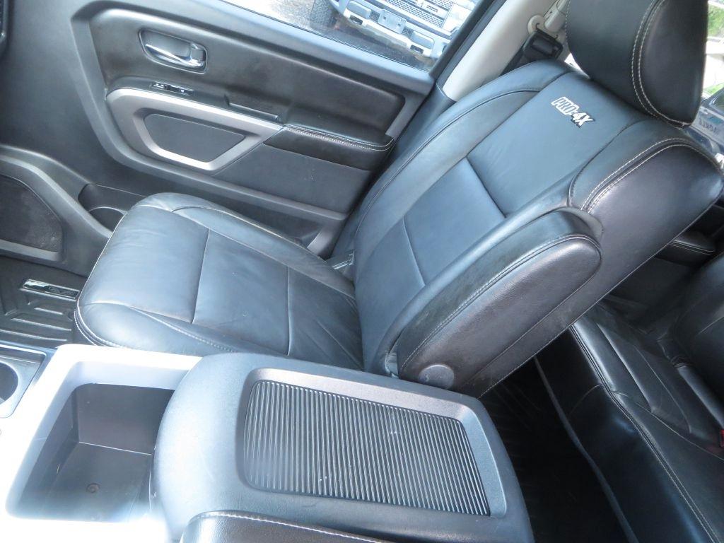 Nissan Titan PRO-4X 4WD 2015