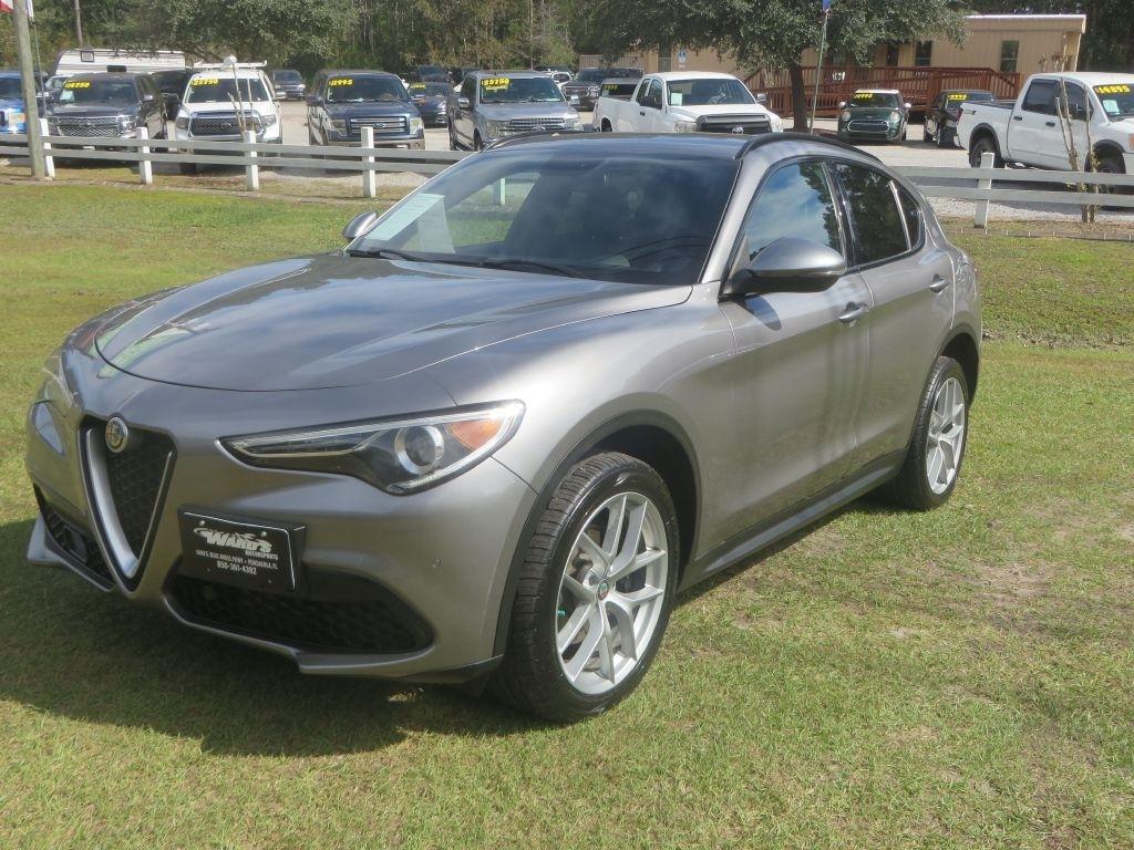 Alfa Romeo Stelvio  2018