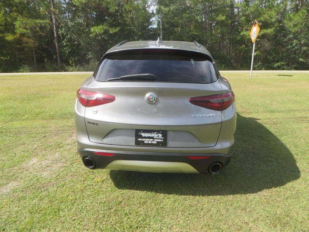 Alfa Romeo Stelvio  2018