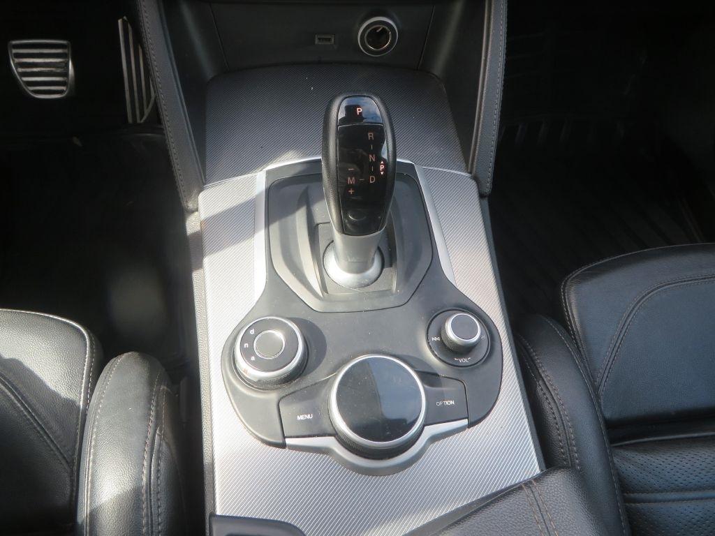 Alfa Romeo Stelvio  2018