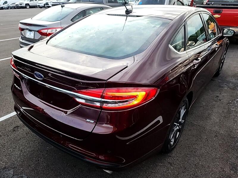 2018 Ford Fusion SE photo 4