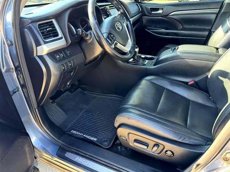 Toyota Highlander Limited AWD V6 2017