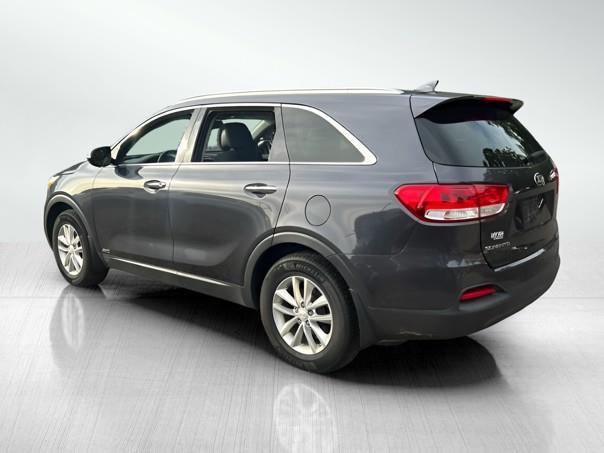2016 Kia Sorento LX photo 2