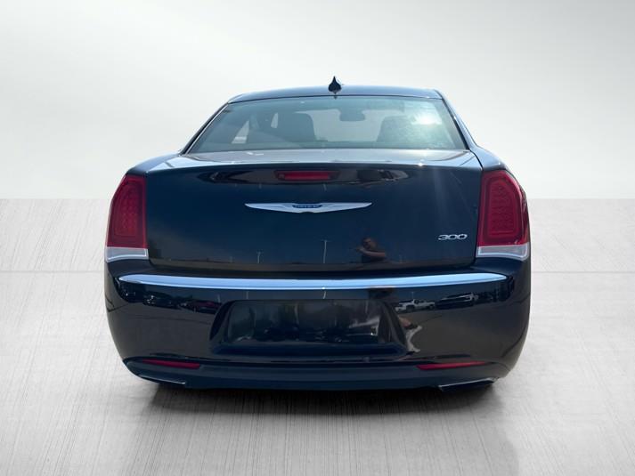 2018 Chrysler 300 Limited photo 4