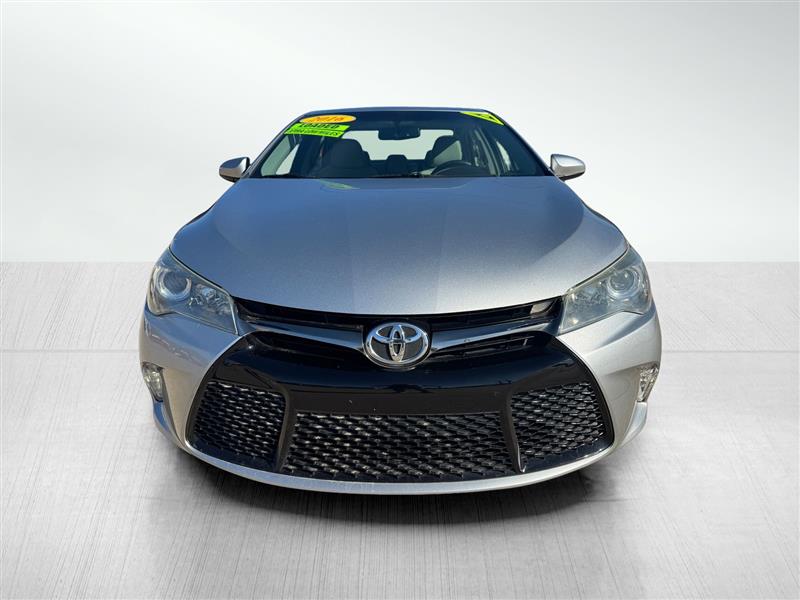 2016 Toyota Camry XLE photo 2