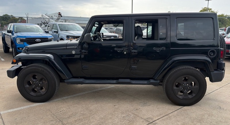 Jeep Wrangler Unlimited Sahara 4WD 2014 Jeep Wrangler Unlimited Sahara 4WD 2014