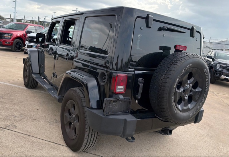 Jeep Wrangler Unlimited Sahara 4WD 2014 Jeep Wrangler Unlimited Sahara 4WD 2014