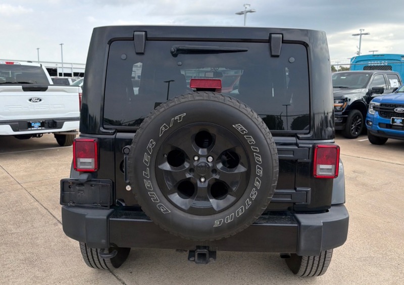 Jeep Wrangler Unlimited Sahara 4WD 2014 Jeep Wrangler Unlimited Sahara 4WD 2014