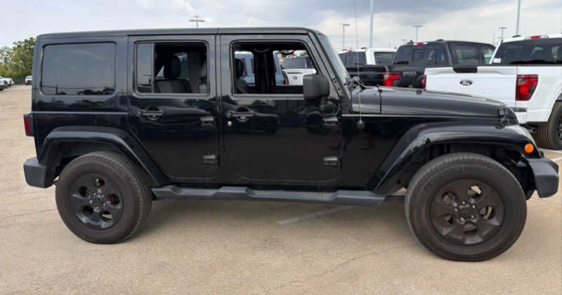 Jeep Wrangler Unlimited Sahara 4WD 2014 Jeep Wrangler Unlimited Sahara 4WD 2014