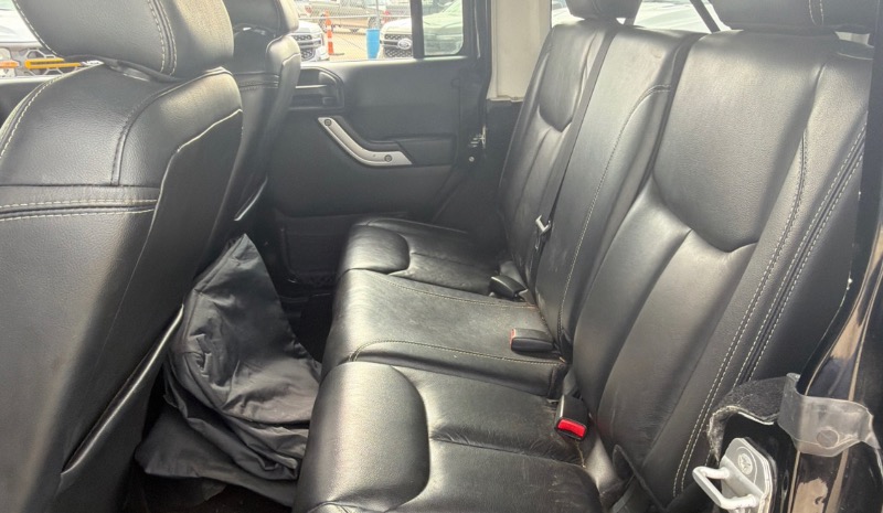 Jeep Wrangler Unlimited Sahara 4WD 2014 Jeep Wrangler Unlimited Sahara 4WD 2014