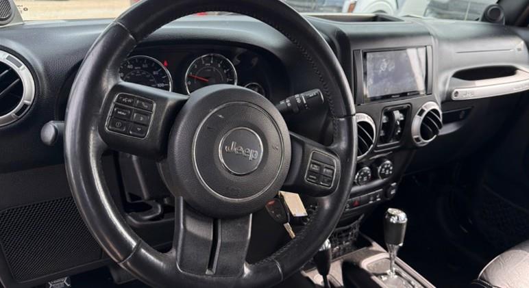 Jeep Wrangler Unlimited Sahara 4WD 2014 Jeep Wrangler Unlimited Sahara 4WD 2014