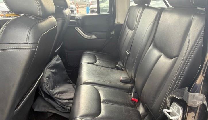 Jeep Wrangler Unlimited Sahara 4WD 2014 Jeep Wrangler Unlimited Sahara 4WD 2014