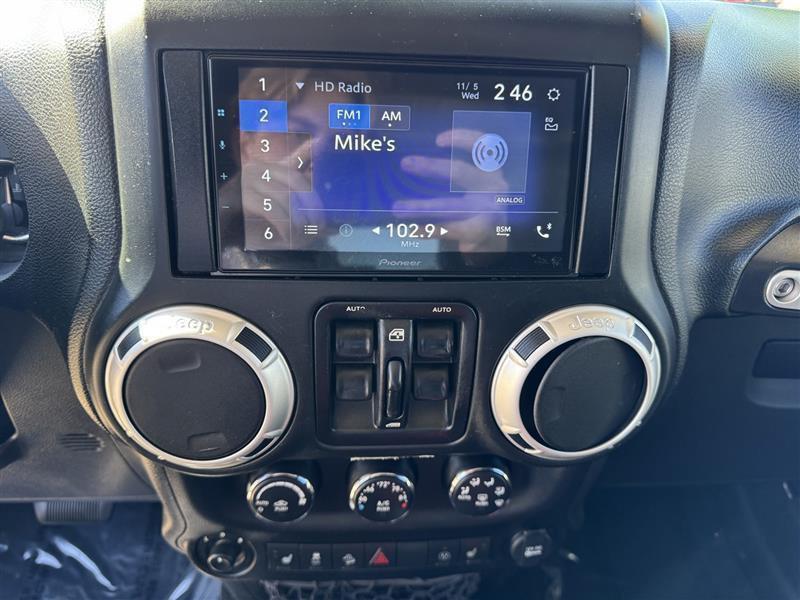 Jeep Wrangler Unlimited Sahara 4WD 2014