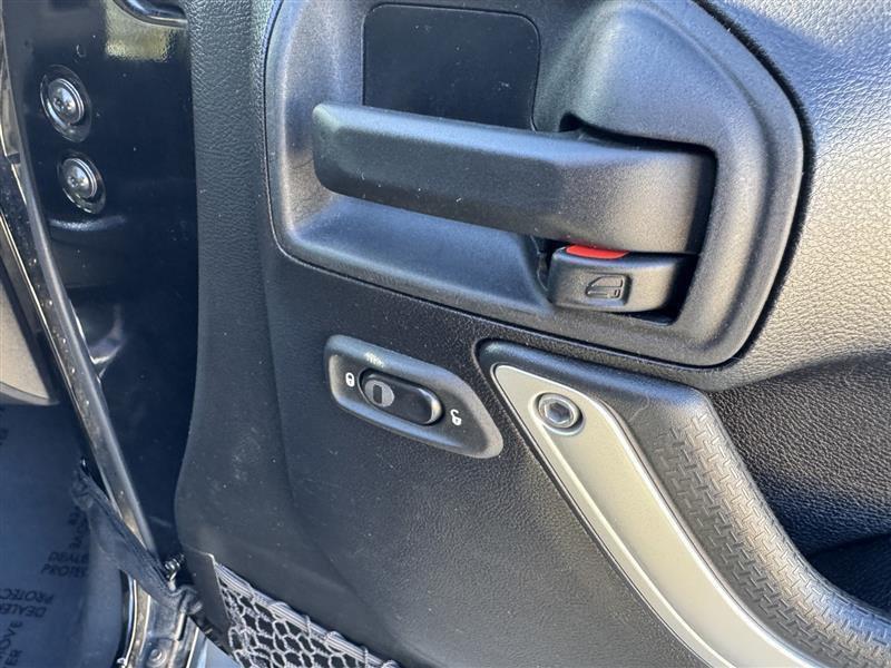 Jeep Wrangler Unlimited Sahara 4WD 2014