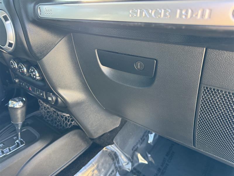 Jeep Wrangler Unlimited Sahara 4WD 2014