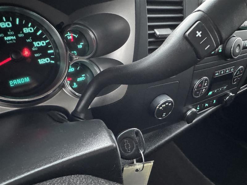 Chevrolet Silverado 1500 LT Crew Cab 4WD 2011