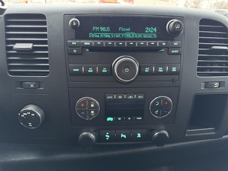 Chevrolet Silverado 1500 LT Crew Cab 4WD 2011