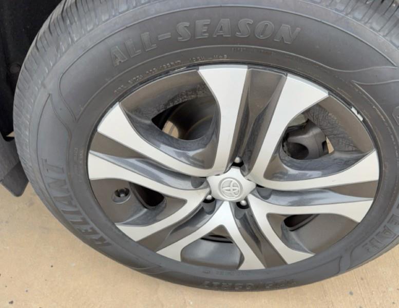 Toyota RAV4 LE FWD 2016