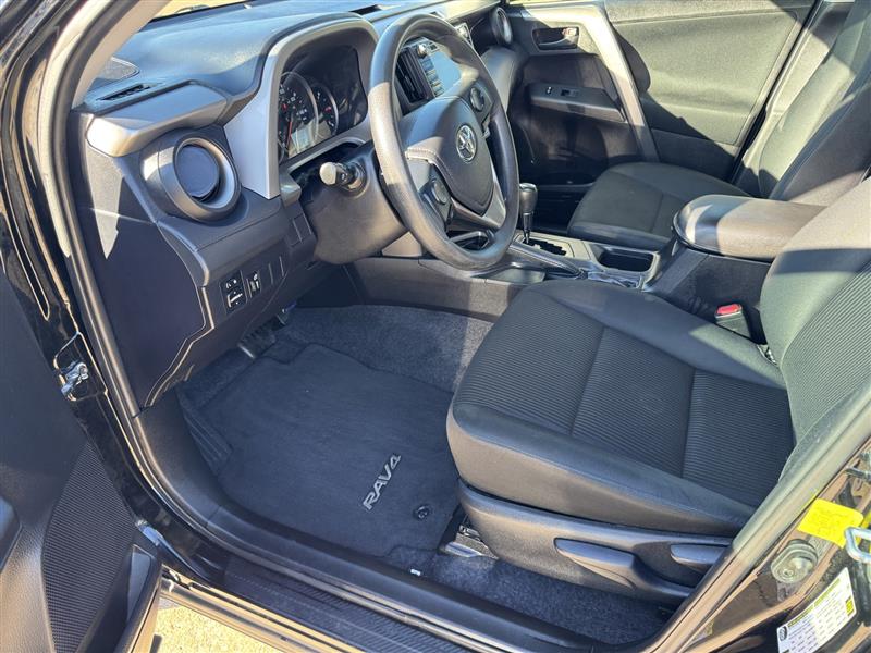 Toyota RAV4 LE FWD 2016