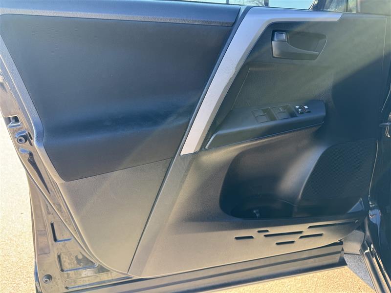 Toyota RAV4 LE FWD 2016