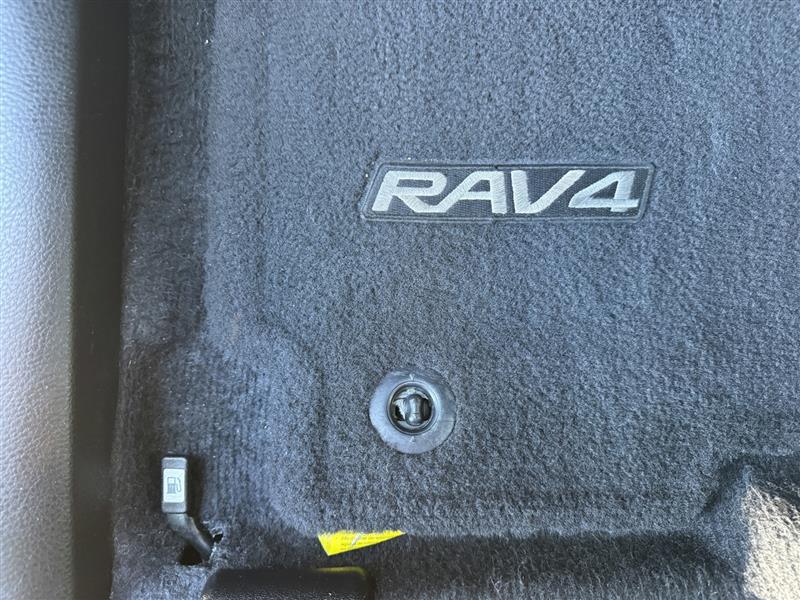 Toyota RAV4 LE FWD 2016