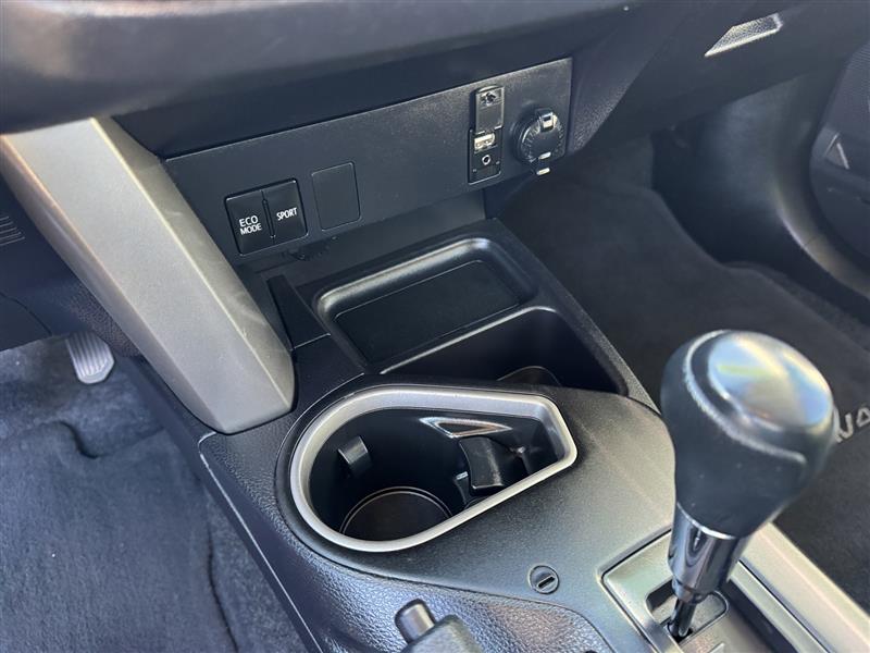 Toyota RAV4 LE FWD 2016