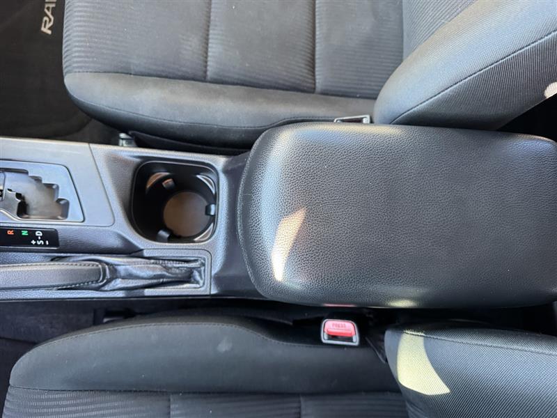 Toyota RAV4 LE FWD 2016