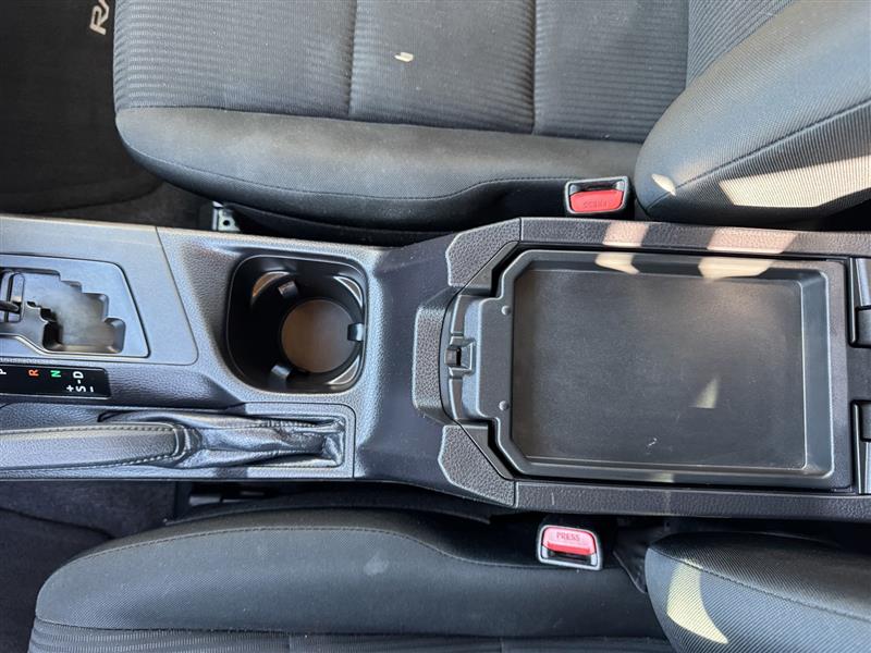 Toyota RAV4 LE FWD 2016